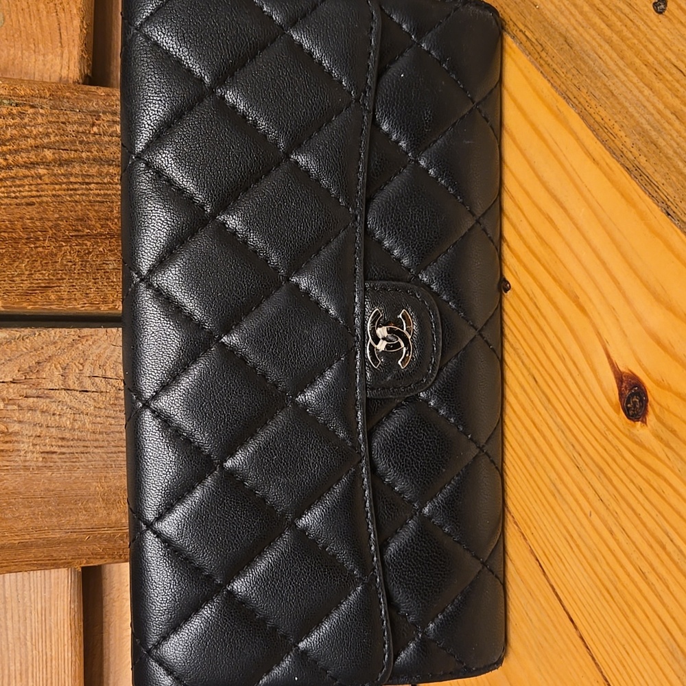 CHANEL Vintage Black Leather Quilted Shoulder Bag With Wallet - Picture 14 of 17